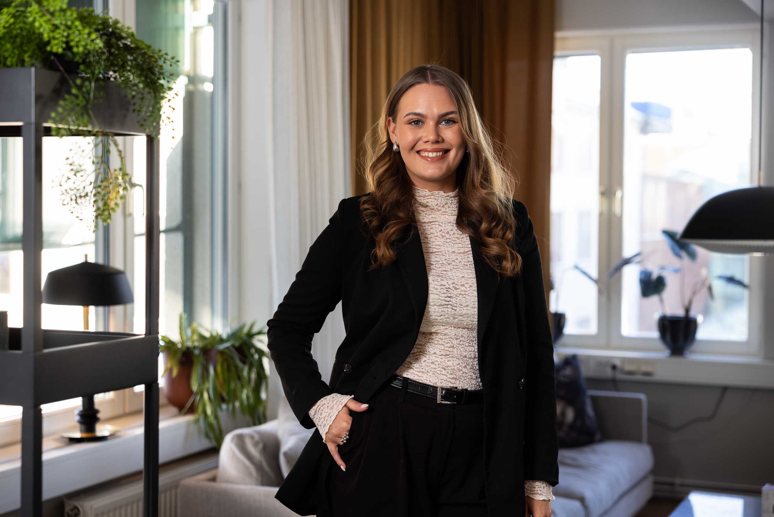 Personal- och reklambild för Nexer Group och Nexer Recruit med mörk, professionell ljussättning och modernt uttryck.